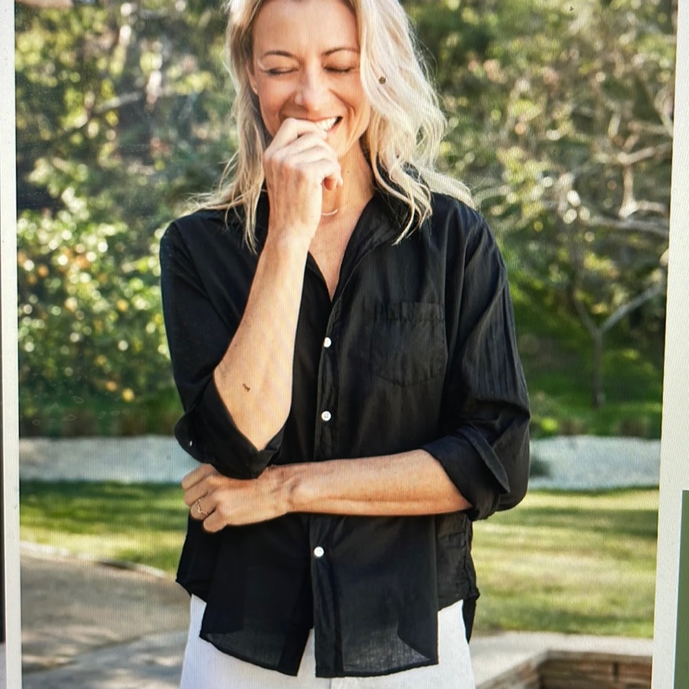 Frank and Eileen Barry” tailored button up featherweight